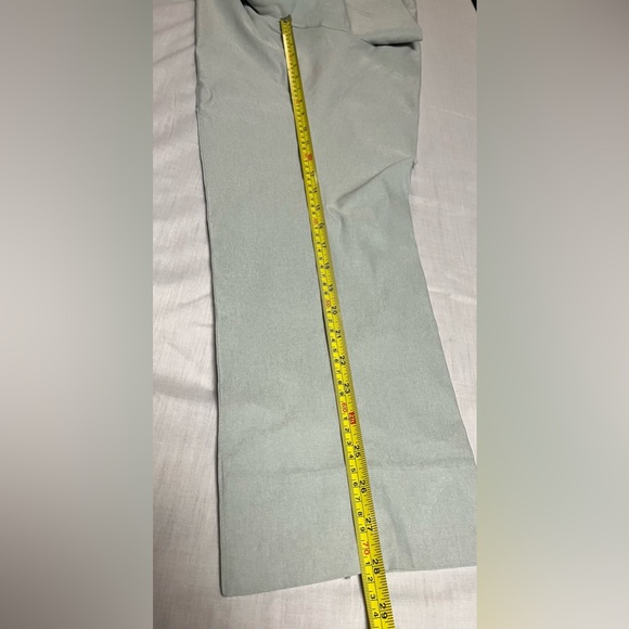 Additional Elle Womans Stretchy Gray/Green Pants w/ Pockets on Either Side!! - Picture 2 of 11